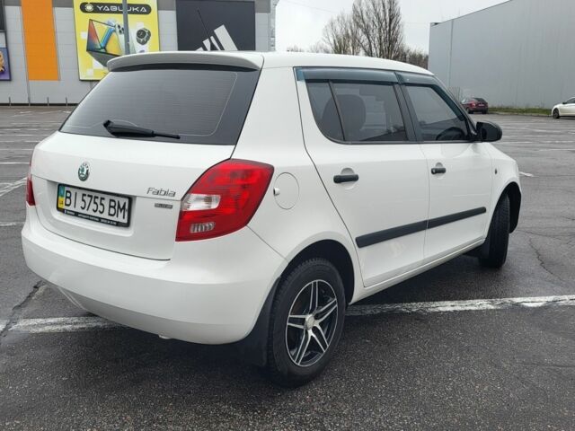 Белый Шкода Фабия, объемом двигателя 1.4 л и пробегом 172 тыс. км за 6200 $, фото 3 на Automoto.ua