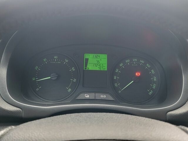 Белый Шкода Фабия, объемом двигателя 1.4 л и пробегом 172 тыс. км за 6200 $, фото 7 на Automoto.ua