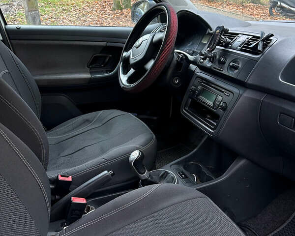 Белый Шкода Фабия, объемом двигателя 1.39 л и пробегом 257 тыс. км за 4600 $, фото 12 на Automoto.ua