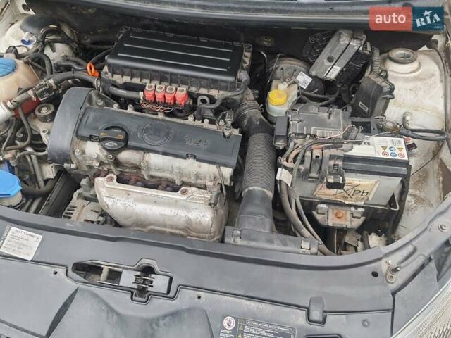 Білий Шкода Фабія, об'ємом двигуна 1.39 л та пробігом 231 тис. км за 5600 $, фото 1 на Automoto.ua