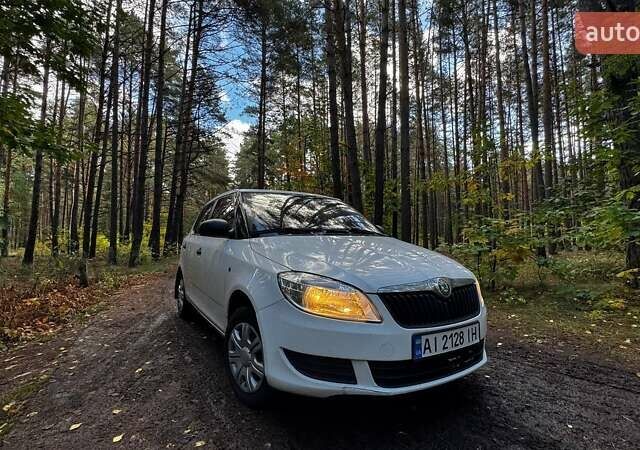 Білий Шкода Фабія, об'ємом двигуна 1.6 л та пробігом 255 тис. км за 4400 $, фото 1 на Automoto.ua