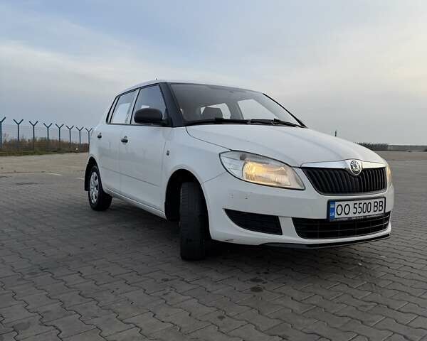 Белый Шкода Фабия, объемом двигателя 1.2 л и пробегом 224 тыс. км за 5200 $, фото 8 на Automoto.ua