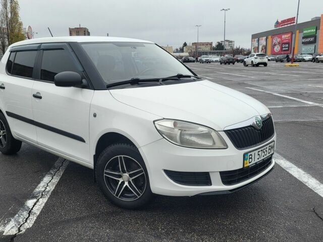 Белый Шкода Фабия, объемом двигателя 1.4 л и пробегом 172 тыс. км за 6200 $, фото 2 на Automoto.ua