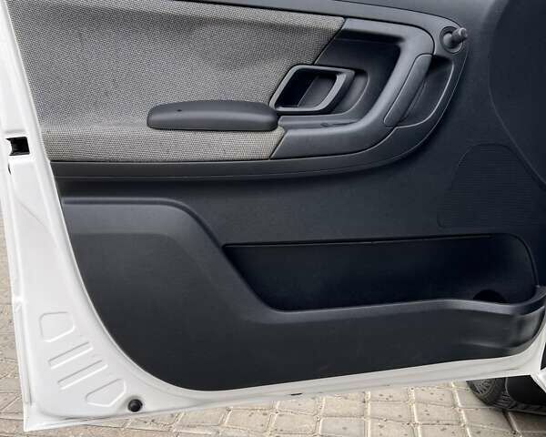 Білий Шкода Фабія, об'ємом двигуна 1.2 л та пробігом 150 тис. км за 6700 $, фото 12 на Automoto.ua