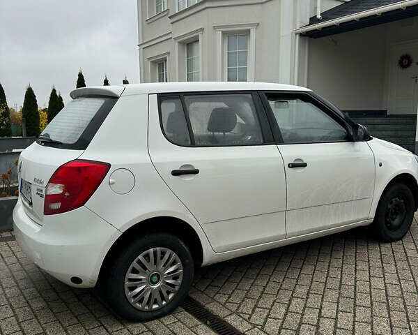 Білий Шкода Фабія, об'ємом двигуна 1.2 л та пробігом 305 тис. км за 4100 $, фото 2 на Automoto.ua