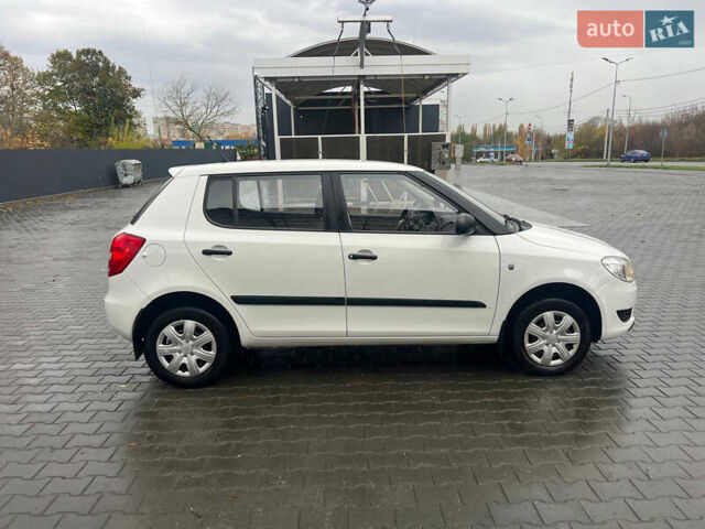 Белый Шкода Фабия, объемом двигателя 1.2 л и пробегом 70 тыс. км за 7000 $, фото 7 на Automoto.ua