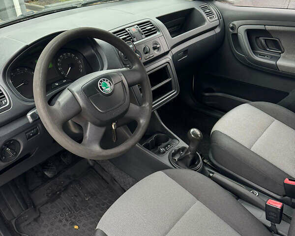 Білий Шкода Фабія, об'ємом двигуна 1.2 л та пробігом 305 тис. км за 4100 $, фото 8 на Automoto.ua