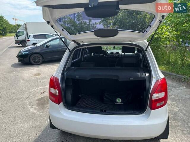 Белый Шкода Фабия, объемом двигателя 1.39 л и пробегом 186 тыс. км за 5700 $, фото 25 на Automoto.ua