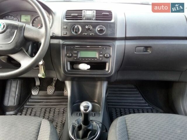 Белый Шкода Фабия, объемом двигателя 1.2 л и пробегом 198 тыс. км за 6000 $, фото 7 на Automoto.ua