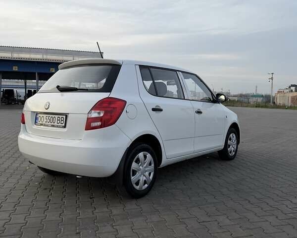 Белый Шкода Фабия, объемом двигателя 1.2 л и пробегом 224 тыс. км за 5200 $, фото 6 на Automoto.ua