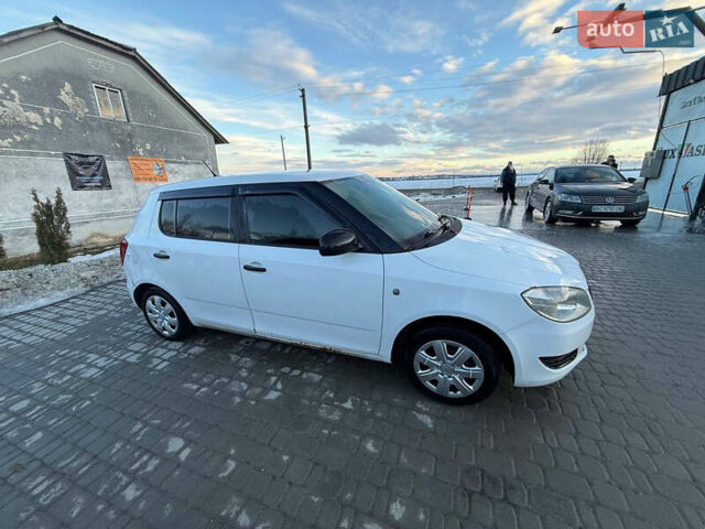 Білий Шкода Фабія, об'ємом двигуна 1.39 л та пробігом 350 тис. км за 4300 $, фото 9 на Automoto.ua