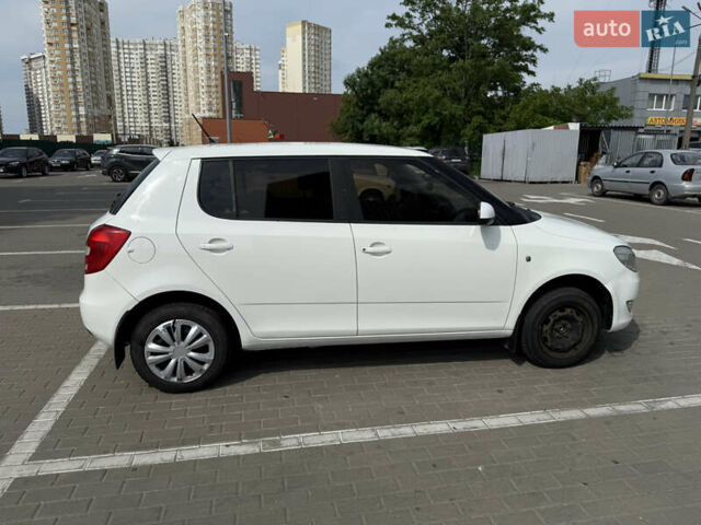 Белый Шкода Фабия, объемом двигателя 1.39 л и пробегом 319 тыс. км за 5250 $, фото 7 на Automoto.ua