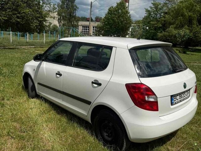Белый Шкода Фабия, объемом двигателя 1.2 л и пробегом 160 тыс. км за 4800 $, фото 3 на Automoto.ua
