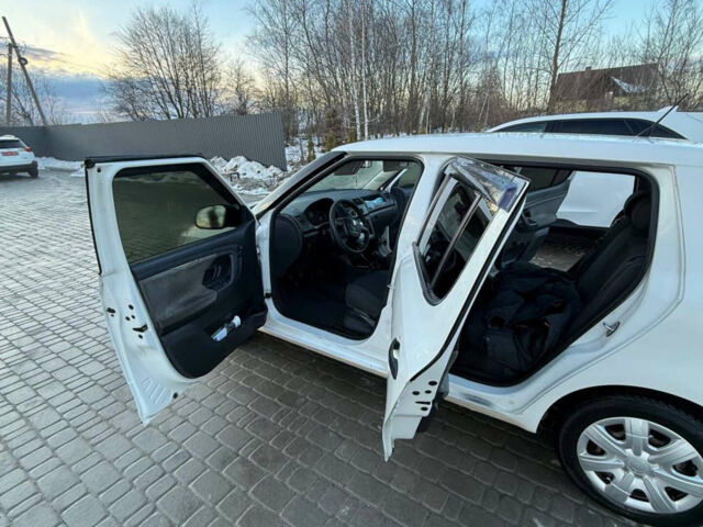Белый Шкода Фабия, объемом двигателя 1.39 л и пробегом 350 тыс. км за 3500 $, фото 15 на Automoto.ua