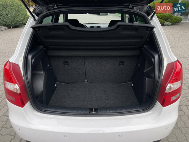 Белый Шкода Фабия, объемом двигателя 1.4 л и пробегом 163 тыс. км за 10300 $, фото 23 на Automoto.ua