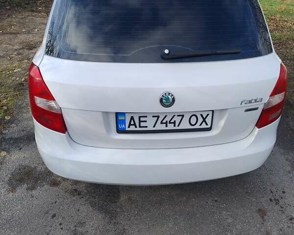 Белый Шкода Фабия, объемом двигателя 1.39 л и пробегом 316 тыс. км за 5200 $, фото 4 на Automoto.ua