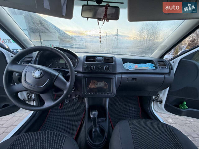 Белый Шкода Фабия, объемом двигателя 1.39 л и пробегом 350 тыс. км за 3500 $, фото 26 на Automoto.ua
