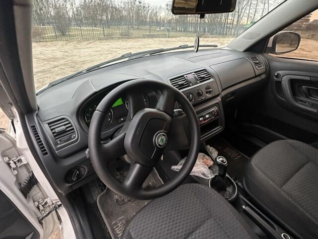 Білий Шкода Фабія, об'ємом двигуна 1.4 л та пробігом 318 тис. км за 4800 $, фото 10 на Automoto.ua