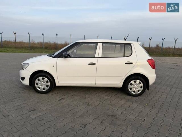 Белый Шкода Фабия, объемом двигателя 1.2 л и пробегом 224 тыс. км за 5200 $, фото 3 на Automoto.ua