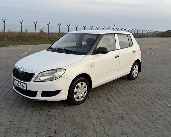 Белый Шкода Фабия, объемом двигателя 1.2 л и пробегом 224 тыс. км за 5200 $, фото 2 на Automoto.ua