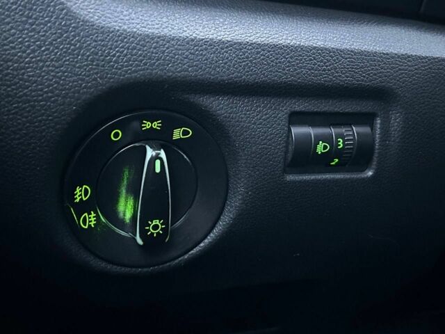 Білий Шкода Фабія, об'ємом двигуна 1.4 л та пробігом 280 тис. км за 5400 $, фото 13 на Automoto.ua