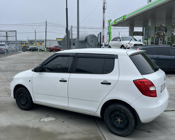 Белый Шкода Фабия, объемом двигателя 1.2 л и пробегом 182 тыс. км за 4200 $, фото 10 на Automoto.ua