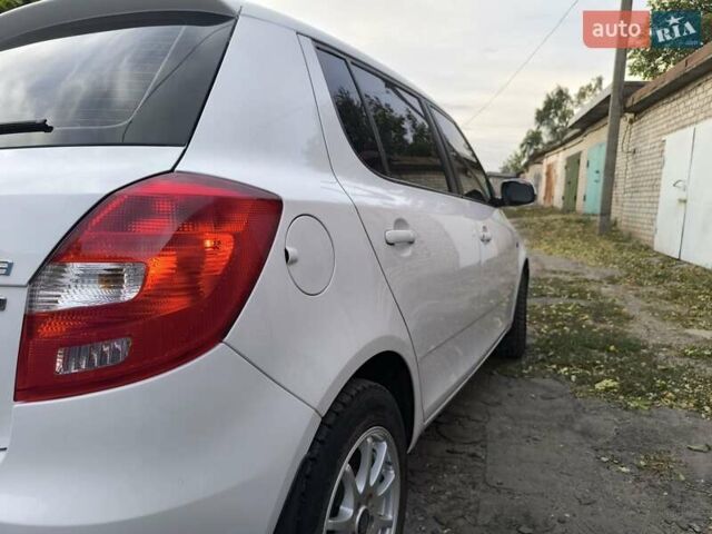 Белый Шкода Фабия, объемом двигателя 1.4 л и пробегом 113 тыс. км за 6400 $, фото 15 на Automoto.ua