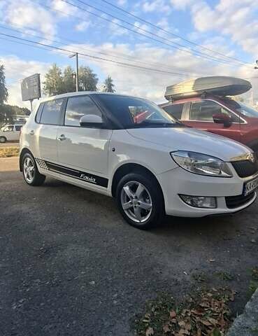 Белый Шкода Фабия, объемом двигателя 1.4 л и пробегом 285 тыс. км за 6050 $, фото 2 на Automoto.ua