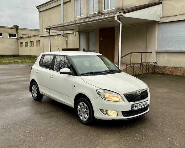 Белый Шкода Фабия, объемом двигателя 1.39 л и пробегом 221 тыс. км за 5200 $, фото 5 на Automoto.ua