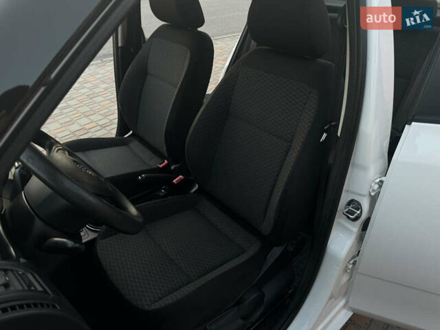 Белый Шкода Фабия, объемом двигателя 1.4 л и пробегом 86 тыс. км за 7700 $, фото 66 на Automoto.ua