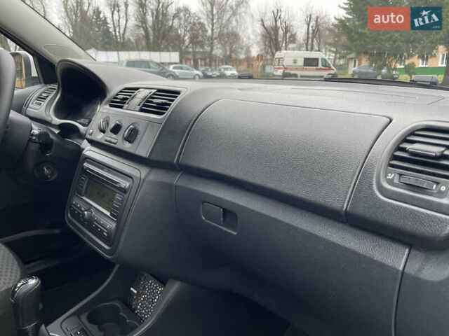 Белый Шкода Фабия, объемом двигателя 1.4 л и пробегом 198 тыс. км за 6200 $, фото 23 на Automoto.ua