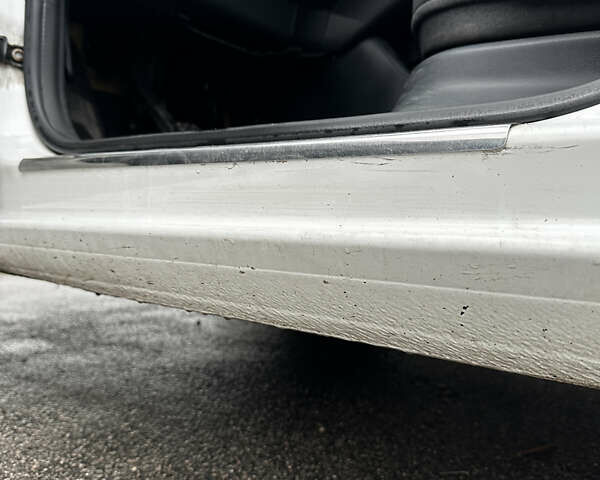 Белый Шкода Фабия, объемом двигателя 1.2 л и пробегом 162 тыс. км за 6000 $, фото 52 на Automoto.ua