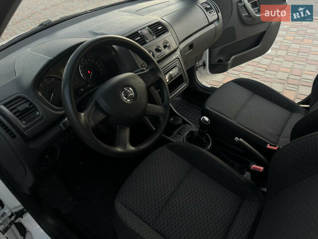 Белый Шкода Фабия, объемом двигателя 1.4 л и пробегом 86 тыс. км за 7700 $, фото 41 на Automoto.ua