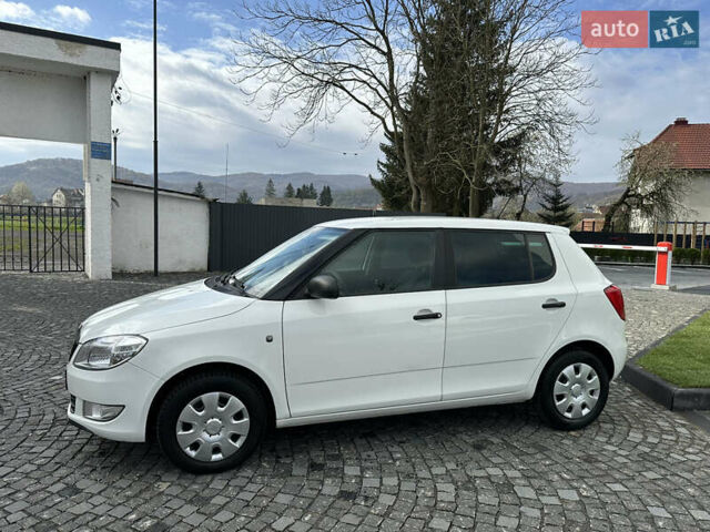 Белый Шкода Фабия, объемом двигателя 1.39 л и пробегом 180 тыс. км за 5100 $, фото 4 на Automoto.ua