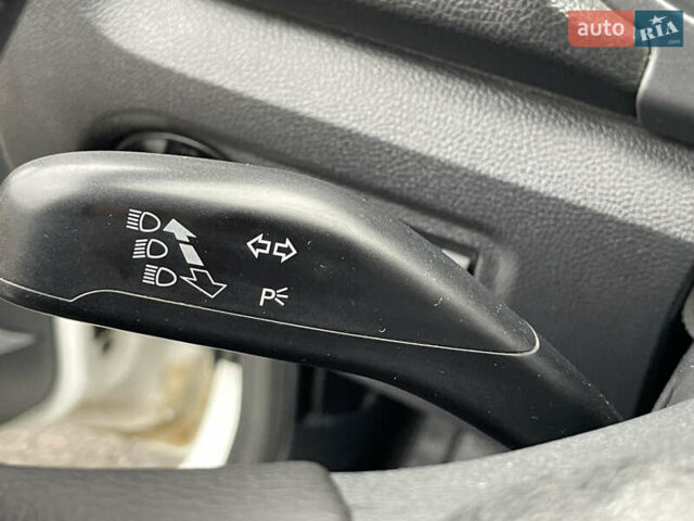 Белый Шкода Фабия, объемом двигателя 1.4 л и пробегом 198 тыс. км за 6200 $, фото 31 на Automoto.ua