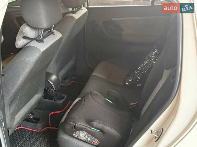 Білий Шкода Фабія, об'ємом двигуна 1.6 л та пробігом 313 тис. км за 5500 $, фото 5 на Automoto.ua