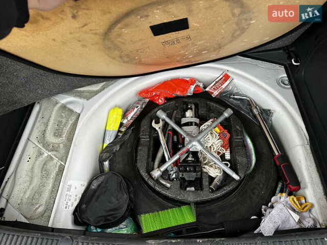 Белый Шкода Фабия, объемом двигателя 1.2 л и пробегом 162 тыс. км за 6000 $, фото 64 на Automoto.ua