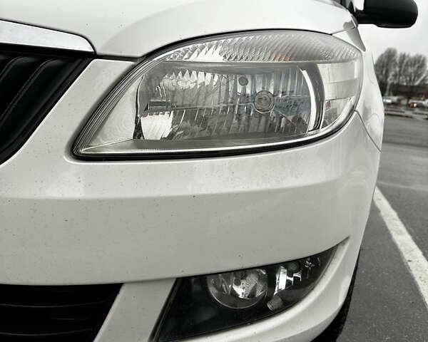 Белый Шкода Фабия, объемом двигателя 1.2 л и пробегом 162 тыс. км за 6000 $, фото 4 на Automoto.ua