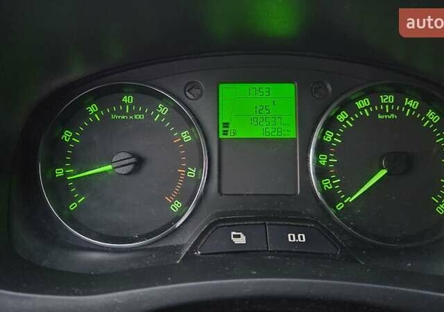 Шкода Фабия 2013 в Киеве на Automoto.ua Белый Шкода Фабия, объемом двигателя 1.39 л и пробегом 192 тыс. км за 5800 $, фото 11 на Automoto.ua