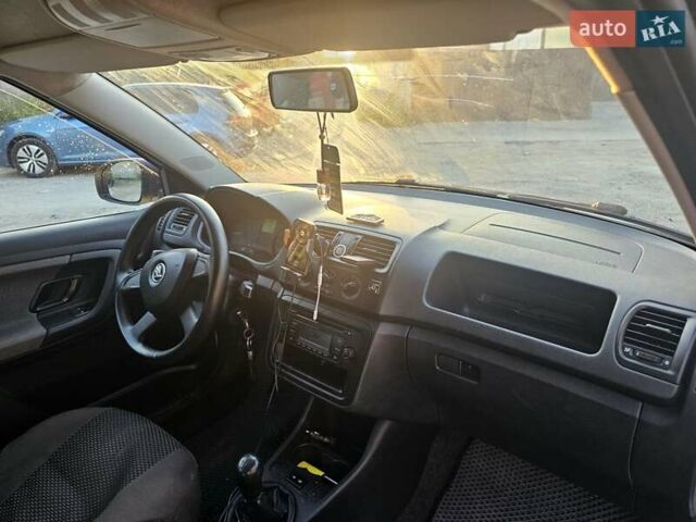 Белый Шкода Фабия, объемом двигателя 1.39 л и пробегом 231 тыс. км за 5100 $, фото 12 на Automoto.ua