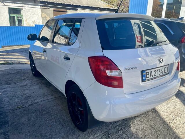 Шкода Фабия 2013 в Кропивницком (Кировограде) на Automoto.ua Белый Шкода Фабия, объемом двигателя 1.6 л и пробегом 200 тыс. км за 6250 $, фото 3 на Automoto.ua
