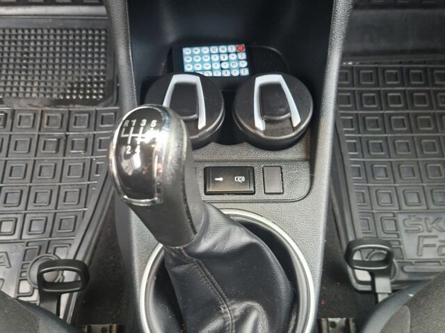 Білий Шкода Фабія, об'ємом двигуна 1.4 л та пробігом 270 тис. км за 6050 $, фото 20 на Automoto.ua