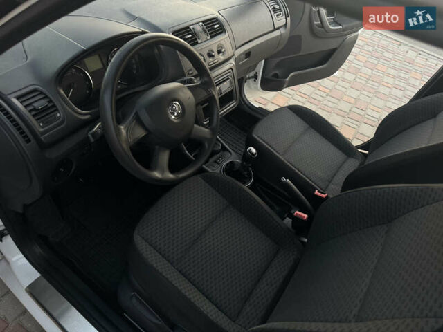 Белый Шкода Фабия, объемом двигателя 1.4 л и пробегом 86 тыс. км за 7700 $, фото 47 на Automoto.ua