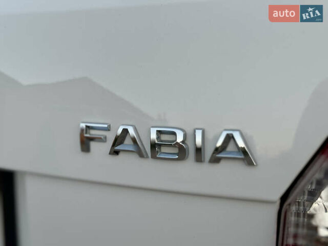 Белый Шкода Фабия, объемом двигателя 1.4 л и пробегом 86 тыс. км за 7700 $, фото 24 на Automoto.ua