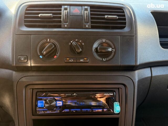 Белый Шкода Фабия, объемом двигателя 1.2 л и пробегом 285 тыс. км за 5690 $, фото 17 на Automoto.ua