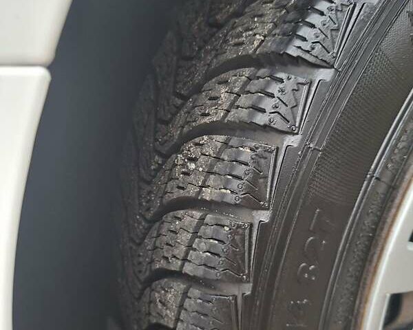 Белый Шкода Фабия, объемом двигателя 1.4 л и пробегом 285 тыс. км за 6050 $, фото 15 на Automoto.ua