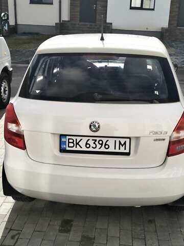 Білий Шкода Фабія, об'ємом двигуна 1.2 л та пробігом 217 тис. км за 5300 $, фото 4 на Automoto.ua