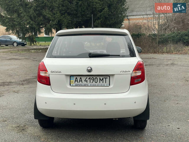 Белый Шкода Фабия, объемом двигателя 1.4 л и пробегом 198 тыс. км за 6200 $, фото 8 на Automoto.ua