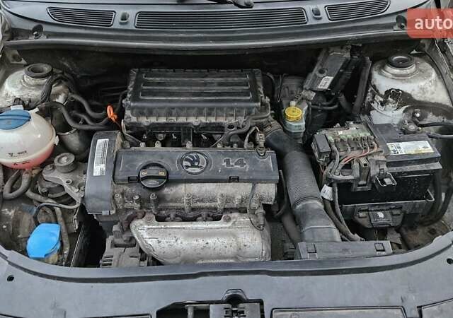 Шкода Фабия 2013 в Киеве на Automoto.ua Белый Шкода Фабия, объемом двигателя 1.39 л и пробегом 192 тыс. км за 5800 $, фото 14 на Automoto.ua