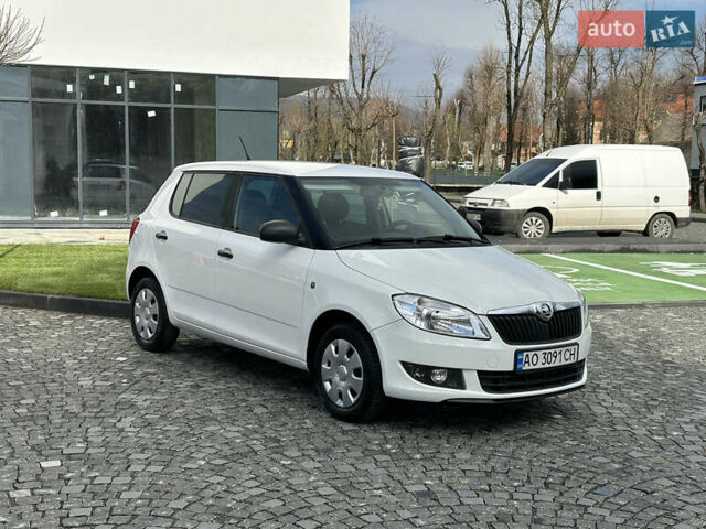 Белый Шкода Фабия, объемом двигателя 1.39 л и пробегом 180 тыс. км за 5100 $, фото 1 на Automoto.ua